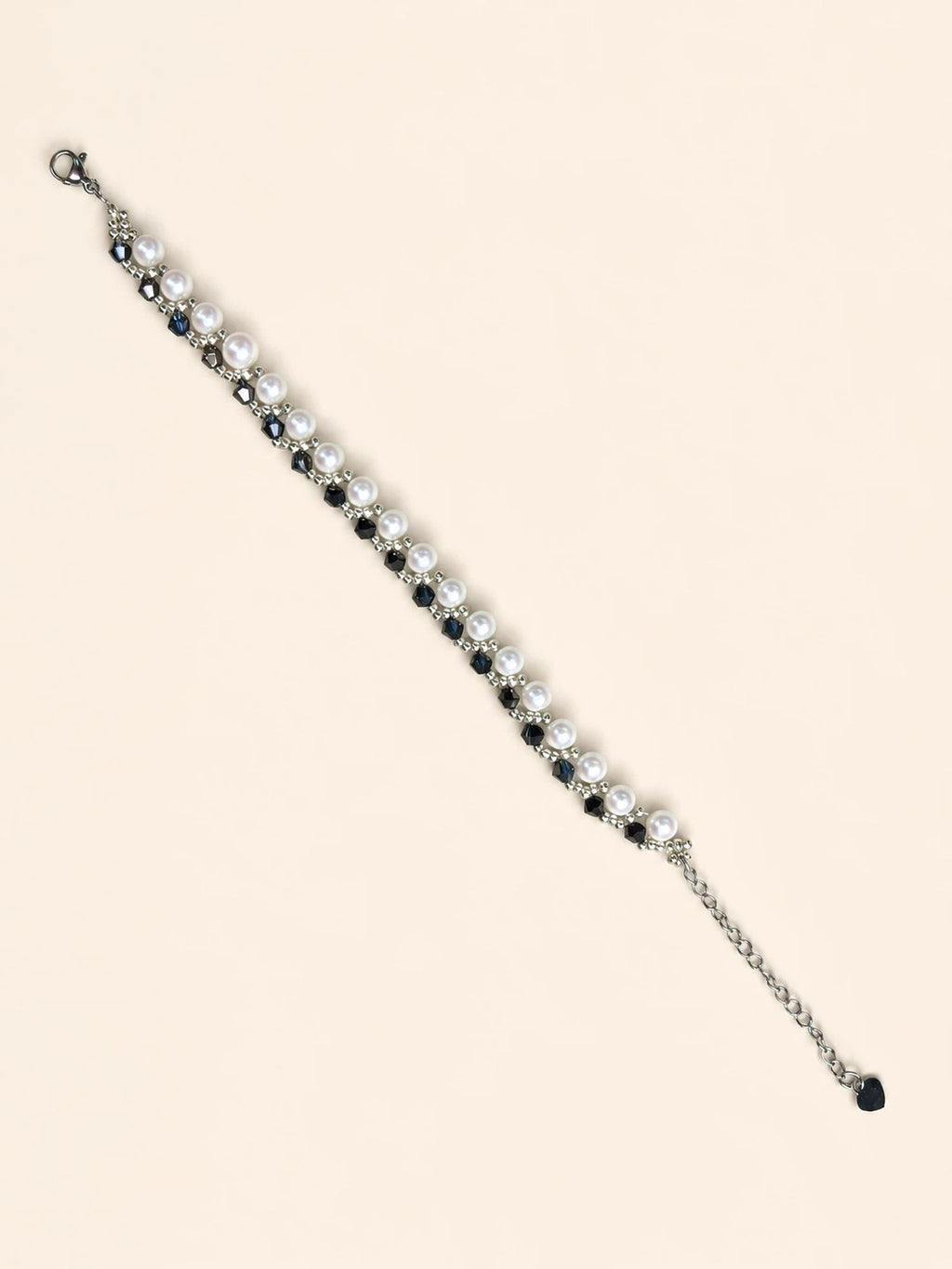 Noir Pearl Line