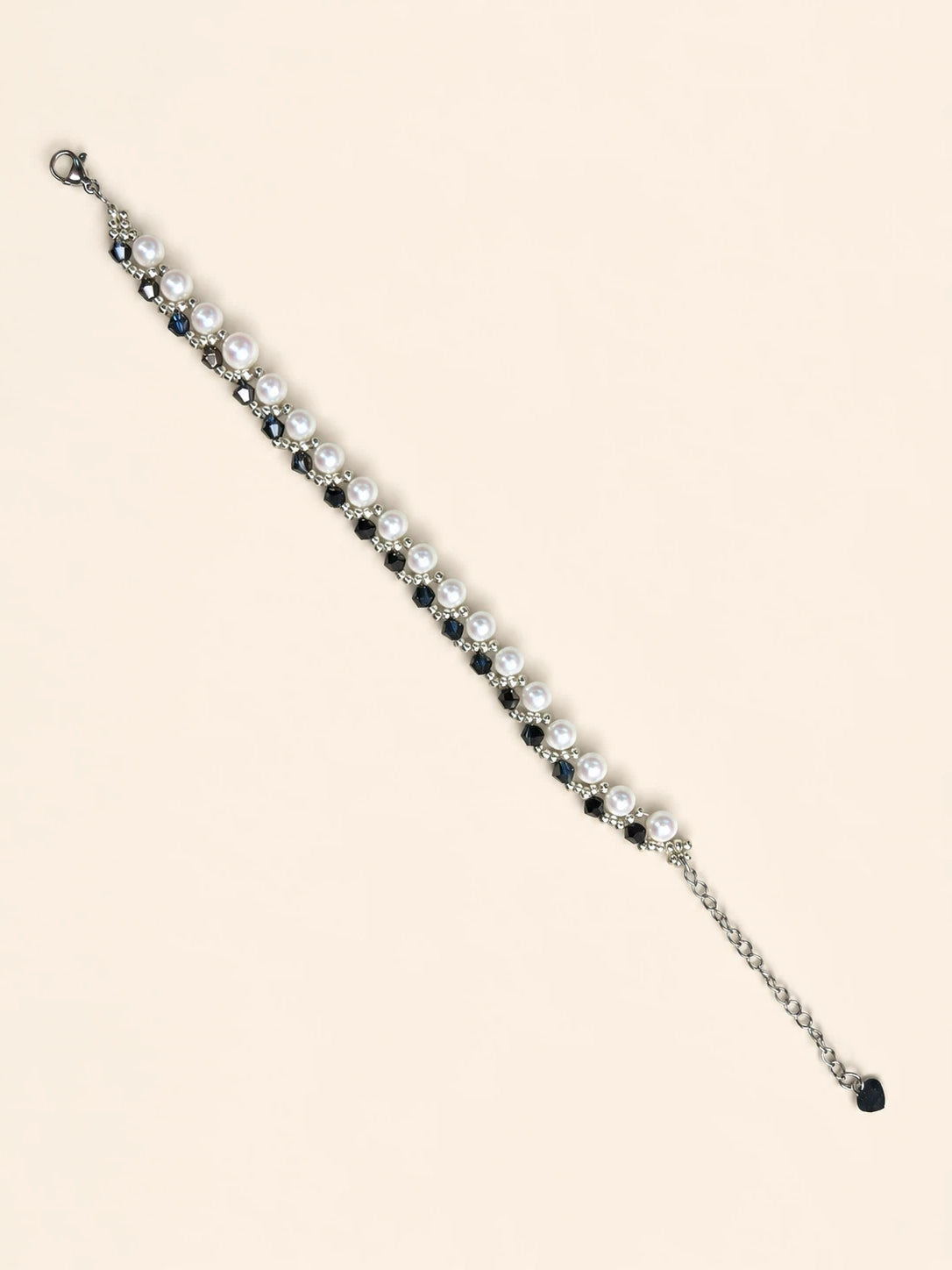 Noir Pearl Line